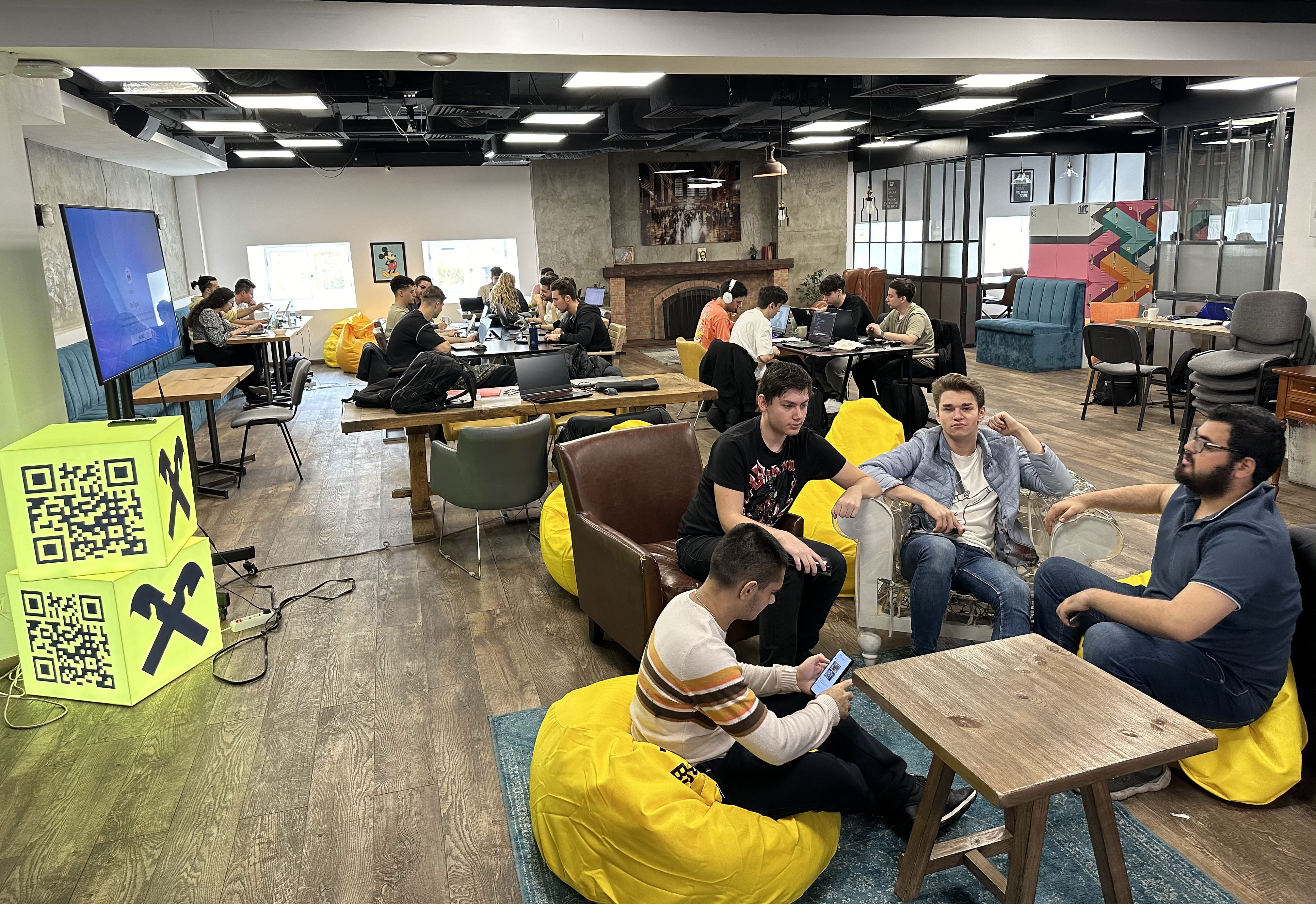 COLLABORATE & LEARN